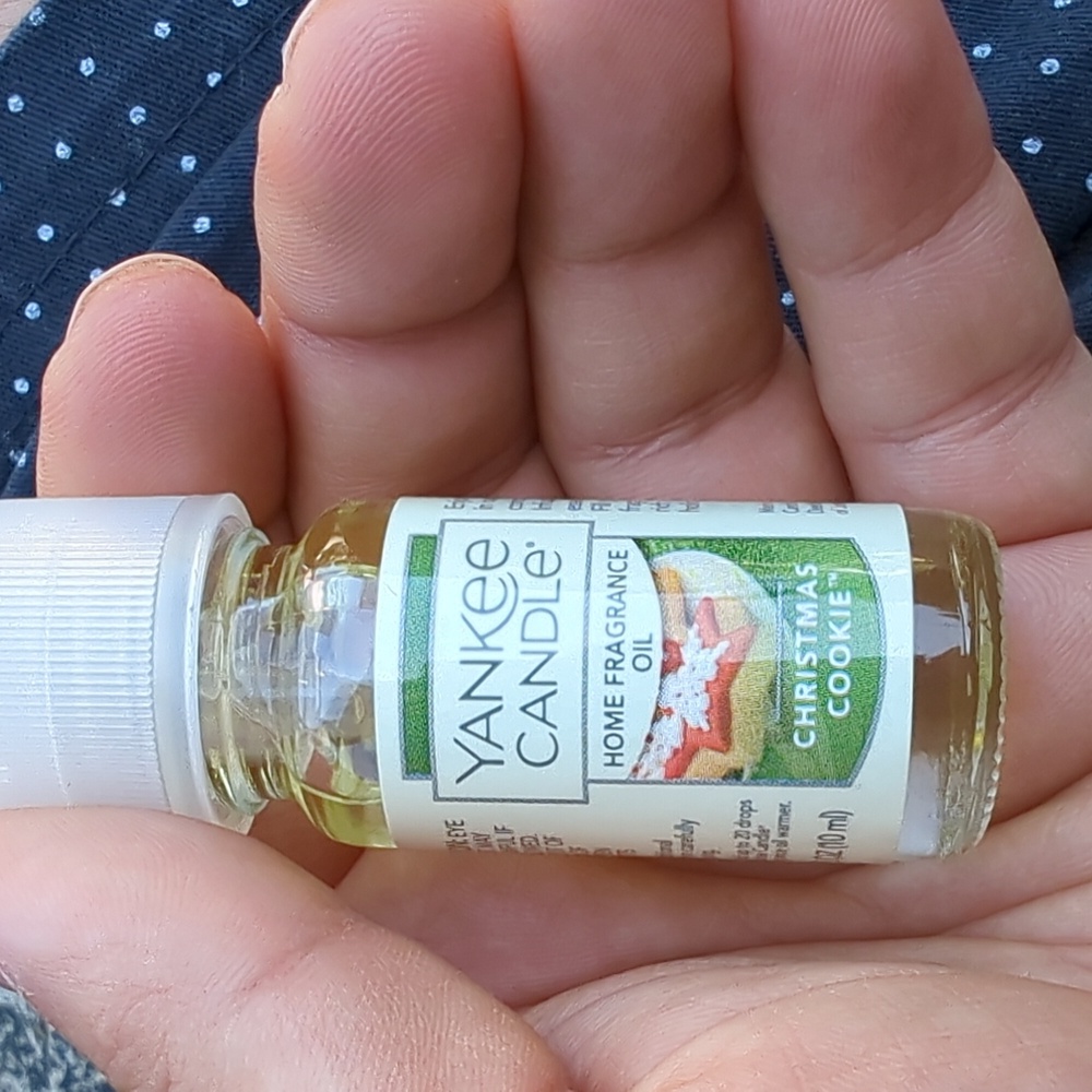 Rare and Discontinued - Yankee Candle Christmas Cookie Oil Warmer Scent